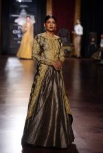 Model walk for Harpreet and Rimple Narula Show at India Couture Week 2015 on 1st Aug 2015  (45)_55be146e77c52.JPG