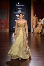 Model walk for Harpreet and Rimple Narula Show at India Couture Week 2015 on 1st Aug 2015  (50)_55be1476e1ab4.JPG