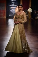 Model walk for Harpreet and Rimple Narula Show at India Couture Week 2015 on 1st Aug 2015  (51)_55be147818895.JPG