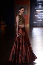 Model walk for Harpreet and Rimple Narula Show at India Couture Week 2015 on 1st Aug 2015  (80)_55be1485aa74a.JPG