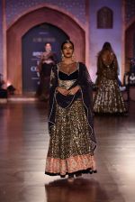 Model walk for Reynu Tandon Show at India Couture Week 2015 on 1st Aug 2015 (13)_55be13f7aca19.JPG