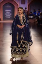 Model walk for Reynu Tandon Show at India Couture Week 2015 on 1st Aug 2015 (23)_55be140bdb2ba.JPG