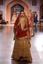 Model walk for Reynu Tandon Show at India Couture Week 2015 on 1st Aug 2015 (51)_55be144847f4f.JPG
