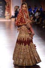 Model walk for Reynu Tandon Show at India Couture Week 2015 on 1st Aug 2015 (55)_55be14513036a.JPG