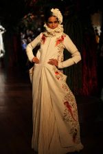 Model walk for Rohit Bal Show at India Couture Week 2015 on 1st Aug 2015  (10)_55be13dfb5ac4.JPG
