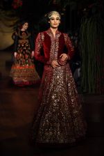 Model walk for Rohit Bal Show at India Couture Week 2015 on 1st Aug 2015  (100)_55be147ed1c99.JPG