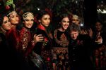 Model walk for Rohit Bal Show at India Couture Week 2015 on 1st Aug 2015  (111)_55be148d75cd8.JPG