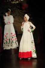 Model walk for Rohit Bal Show at India Couture Week 2015 on 1st Aug 2015  (65)_55be144dcd1f2.JPG