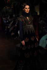Model walk for Rohit Bal Show at India Couture Week 2015 on 1st Aug 2015  (69)_55be1454ad3d1.JPG