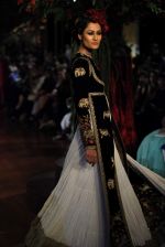 Model walk for Rohit Bal Show at India Couture Week 2015 on 1st Aug 2015  (86)_55be146b04fee.JPG
