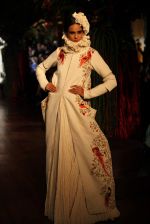 Model walk for Rohit Bal Show at India Couture Week 2015 on 1st Aug 2015  (9)_55be13de7b3a6.JPG