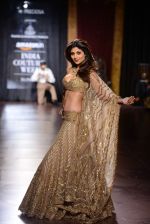 Shilpa Shetty walk for Harpreet and Rimple Narula Show at India Couture Week 2015 on 1st Aug 2015  (18)_55be154005fe1.JPG