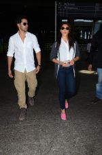 Jacqueline Fernandez, Varun Dhawan snapped at airport in Mumbai on 2nd Aug 2015 (20)_55bf17121a32c.JPG