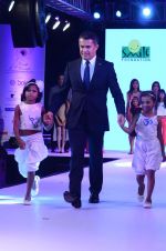 at Smile Foundations Fashion Show Ramp for Champs, a fashion show for education of underpriveledged children on 2nd Aug 2015(233)_55bf1b2bbb1bf.JPG