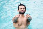 Rahul Vaidya at Luv Isranis Pool Party_55c1b30c74623.jpg