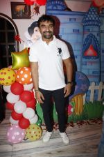 Ajaz Khan at Sara Khan Birthday Party in Mumbai on 6th Aug 2015 (24)_55c4537a30db8.jpg