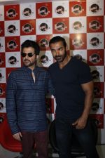 John Abraham, Anil Kapoor at Welcome Back Promotion at Fever 104 fm on 6th Aug 2015 (30)_55c453b2088f5.jpg