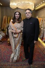 Dimple Kapadia at Abu Jani Sandeep Khosla unveiled their latest collection- VARANASI at the opening of BMW India Bridal Fashion Week on 7th Aug 2015 (24)_55c5d642787ee.JPG