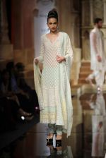 Model walks for abu jani sandeep khosla show in delhi on 7th Aug 2015 (18)_55c5d32ad879a.jpg