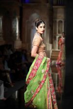 Model walks for abu jani sandeep khosla show in delhi on 7th Aug 2015 (64)_55c5d38386527.jpg