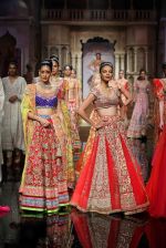 Model walks for abu jani sandeep khosla show in delhi on 7th Aug 2015 (86)_55c5d3916289e.jpg