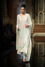 Model walks for abu jani sandeep khosla show in delhi on 7th Aug 2015(215)_55c5d2fccefa7.jpg