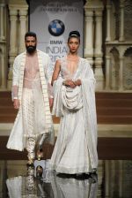 Model walks for abu jani sandeep khosla show in delhi on 7th Aug 2015(229)_55c5d30982e9c.jpg