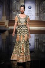 Model walks for abu jani sandeep khosla show in delhi on 7th Aug 2015(293)_55c5d36f8f074.jpg