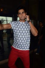 Sidharth Malhotra at Brothers promotion on 7th Aug 2015 (1)_55c5d553358ce.JPG
