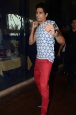 Sidharth Malhotra at Brothers promotion on 7th Aug 2015 (10)_55c5d541450ad.JPG
