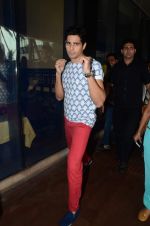 Sidharth Malhotra at Brothers promotion on 7th Aug 2015 (9)_55c5d5402273e.JPG