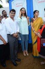 Sridevi at sulabh public toilet launch in Mumbai  on 8th Aug 2015 (33)_55c73f1f0a387.JPG