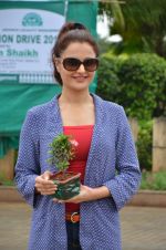 Monica Bedi at tree plantation event in Malad on 9th Aug 2015 (23)_55c856793d03a.JPG