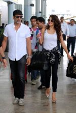 Akshay Kumar, Jacqueline Fernandez at Brothers team at Delhi Airport on 10th Aug 2015 (2)_55c9a4add8f77.jpg