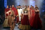 Model walk the ramp for Shantanu Nikhil at India Bridal Week Day 4 on 9th Aug 2015 (19)_55c9a3b8b8c43.jpg