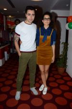 Imran Khan, Kangana Ranaut on the sets of Red FM in lower Parel on 18th Aug 2015 (43)_55d71e7d4c1df.JPG