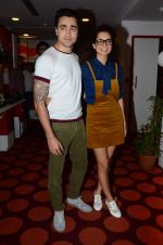 Imran Khan, Kangana Ranaut on the sets of Red FM in lower Parel on 18th Aug 2015 (48)_55d71e7e978e8.JPG