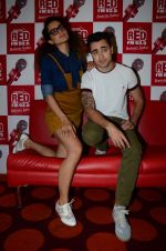 Imran Khan, Kangana Ranaut on the sets of Red FM in lower Parel on 18th Aug 2015 (56)_55d71e8148d64.JPG