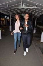 Upen Patel and Karisma Tanna snapped as they watch All is Well in PVR on 20th Aug 2015 (9)_55d73b0b0e996.JPG