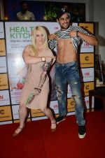 Sidharth Malhotra at Healthy Kitchen book launch by celebrity nutritionist Marika Johansson in Mumbai on 21st Aug 2015 (101)_55d87eca5614b.JPG