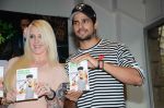 Sidharth Malhotra at Healthy Kitchen book launch by celebrity nutritionist Marika Johansson in Mumbai on 21st Aug 2015 (55)_55d88069eb70a.JPG