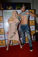 Sidharth Malhotra at Healthy Kitchen book launch by celebrity nutritionist Marika Johansson in Mumbai on 21st Aug 2015 (98)_55d87ec58a282.JPG
