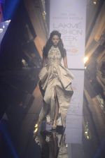 Model walk the ramp for Abu Jani Fashion Show on 25th Aug 2015 (137)_55dd80b4c0e4c.JPG
