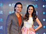 Tiger Shroff and Shraddha Kapoor in Delhi for fitbit launch in Mumbai on 25th Aug 2015 (14)_55dd7ec50f415.jpg