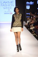 Model walk the ramp for Heumn Show on day 1 of LIFW on 26th Aug 2015 (13)_55decfb0e8a6f.JPG