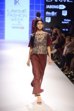 Model walk the ramp for IIK Show on day 1 of LIFW on 26th Aug 2015 (132)_55ded183c818f.JPG