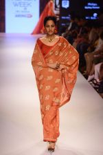 Model walk the ramp for Krishna Mehta Show on day 1 of LIFW on 26th Aug 2015 (312)_55ded23a547d8.JPG