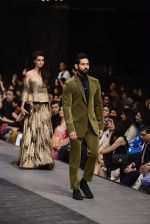 Model walk the ramp for Manish Malhotra Show on day 1 of LIFW on 26th Aug 2015 (21)_55ded13e8e55c.JPG