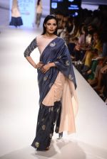 Model walk the ramp for Payal Singhal Show on day 1 of LIFW on 26th Aug 2015 (101)_55ded260ed811.JPG