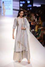 Model walk the ramp for Payal Singhal Show on day 1 of LIFW on 26th Aug 2015 (116)_55ded2740de33.JPG